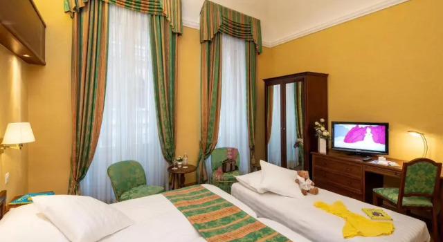 Трёхместный номер Superior International au Lac Historic Lakeside Hotel