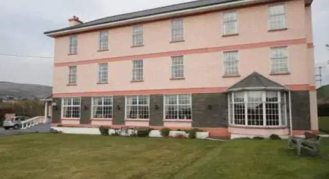 Alpine Guesthouse, Забронировать Отель Отели Dingle Peninsula с парковкой, Парковка