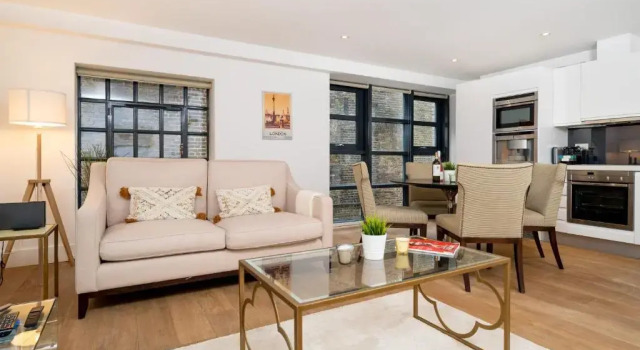 NEW 2 Bedr 3 Beds 2,5 Bath COVENT GARDEN, 예약 아파트 Titsey Surrey