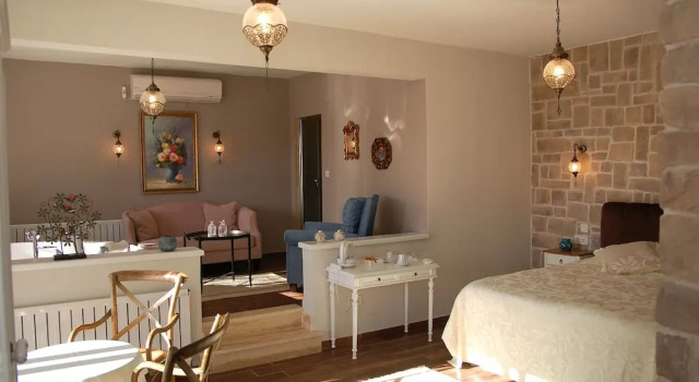 Dvoulůžkový s manželskou postelí Apartmá s balkonem Beyaz Ev Agva