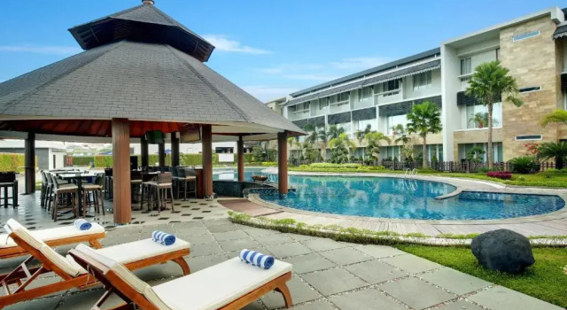 Двухместный номер Standard с видом на бассейн Swiss-Belhotel Borneo Banjarmasin