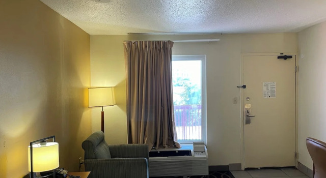 Номер Economy Millennium Inn