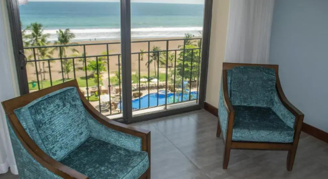 Номер Deluxe oceanfront Crocs Resort & Casino