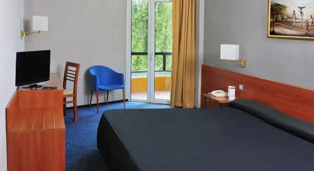 AS Hoteles Bellaterra, Забронировать Отель Отели Vallès Occidental с бассейном, Бассейн