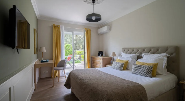 Двухместный номер Standard с видом на сад Hôtel The Originals Résidence de Rohan