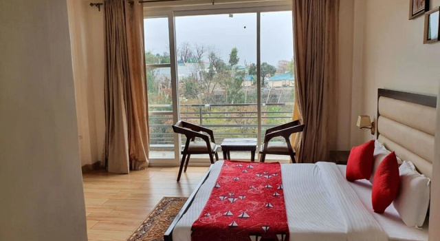 Номер Executive с видом на горы SERENE SUITES