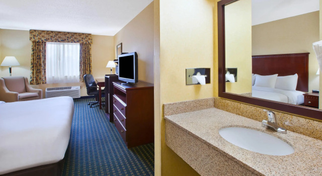 Двухместный номер Standard Quality Inn Marshall near I-69