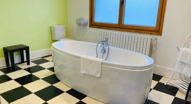 Коттедж Contact hôtel - Hôtel Les Bleuets & SPA