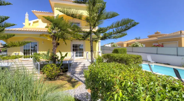 Villas2go2 Menir