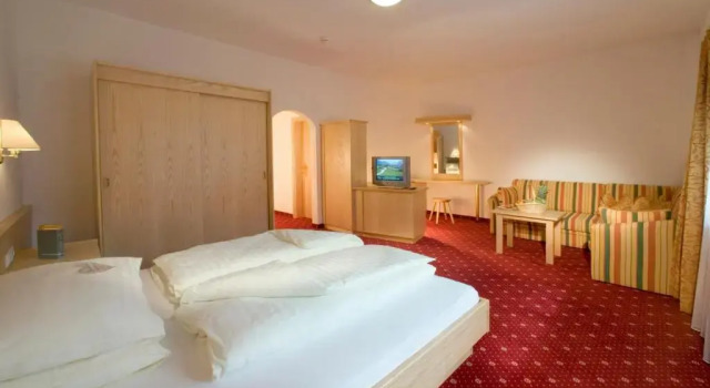 Семейный номер Standard с балконом Superior Hotel Persal
