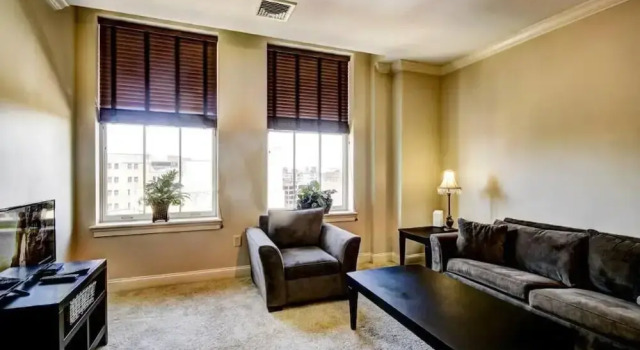 One bedroom at Baltimore Covention Ctr, Book Hotel Hoteller i Baltimore med parkering, nær Johnson Square, Parkering