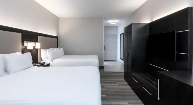 Четырёхместный номер Standard Holiday Inn Express & Suites Florence I-95 & I-20 Civic Ctr by IHG