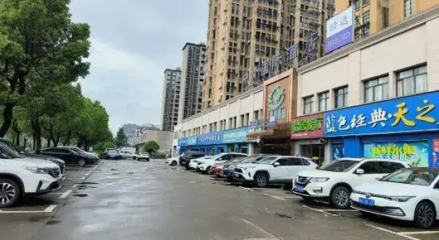 China Youth International Hotel, Rezervovat Hotel Hotely v Linchuan s parkováním, Parkování