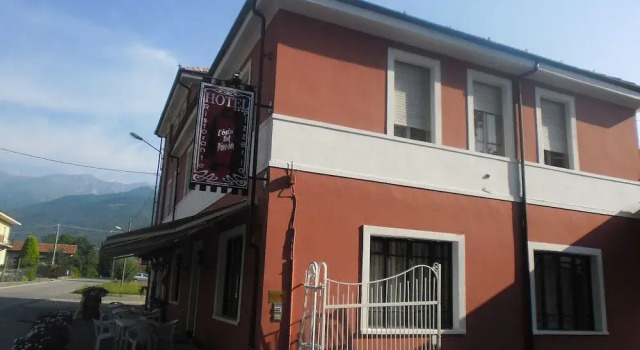 L'Ostu del Povr-Om, Book Hotel Hoteller i Pinasca med parkering, Parkering