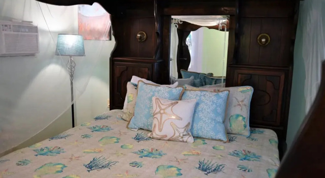 Paradise Cottage On Gulf Street - Three Bedroom Home