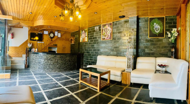 Hollywood Hotel, Забронировать Отель Отели Манали с парковкой, Парковка