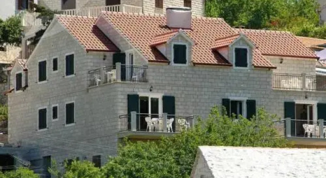 Apartments Flower, Rezerwuj Apartament Hotele w Split-Dalmatia County z parkingiem, Parking