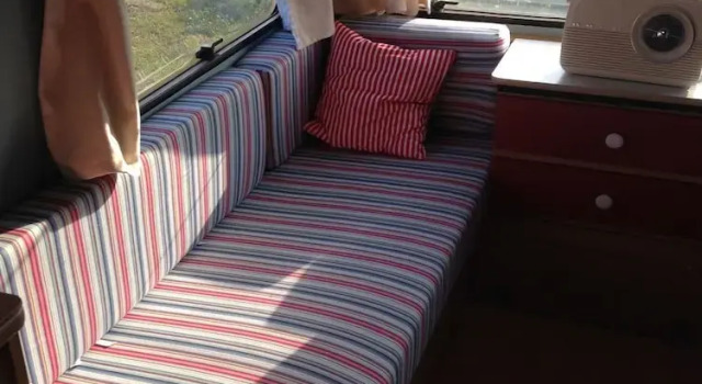 Mousley House Farm Retro Caravans, Забронировать Фермерский дом Отели Уорикшир с парковкой, Парковка