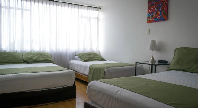 Четырёхместный номер Standard Hotel Portal de Milán