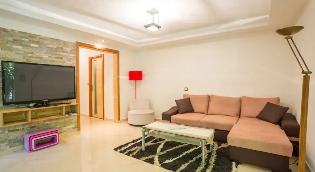 2 BDRM flat with 260m2 garden-Congress/Beaches by Weekome
