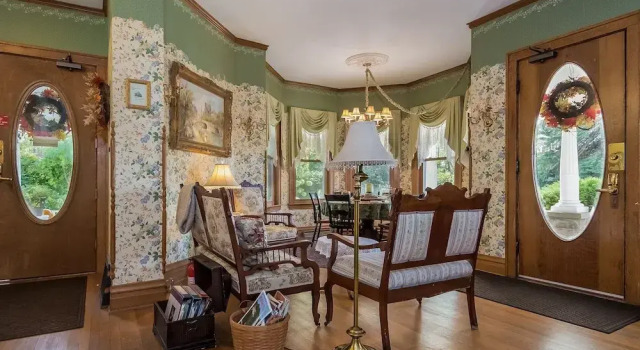 Kingsley House Bed & Breakfast - Full Home, Buchen Sie Hotel Fennville Michigan