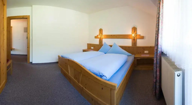 Pension Roasthof, Rezerwuj Apartament Hotele w Tyrol z parkingiem, Parking