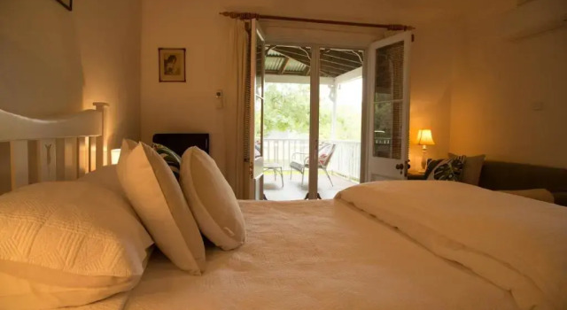 Двухместный люкс Deluxe The Carriages Boutique Hotel and Vineyard