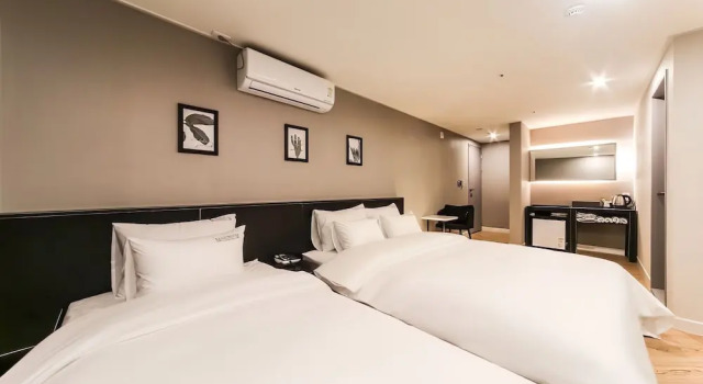 Standard Doppel Zimmer Maximum Hotel