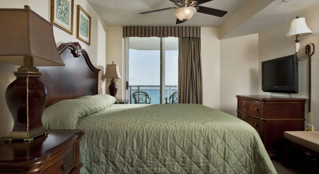 Номер Standard с 3 комнатами с балконом и oceanfront Bahama Sands Condos