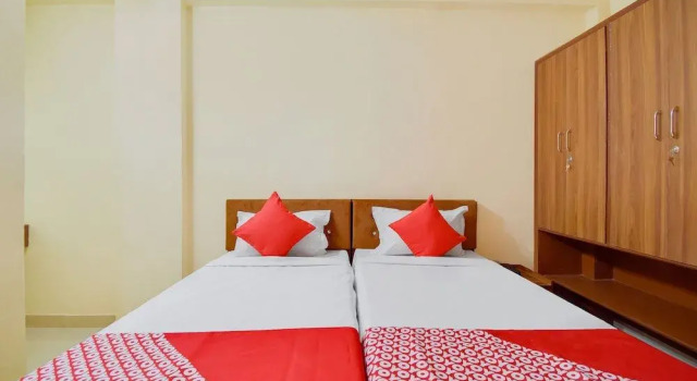 Oyo 47025 Hotel Rishabh Inn, Забронировать Отель Джайпур Jaipur Region, рядом с Rajasthan University of Health Sciences