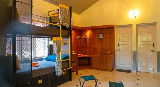 Кровать в общем номере The Hosteller Chikmagalur
