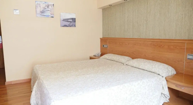 Classic cvadruplă cameră 2 camere cu balcon Hotel Rusadir