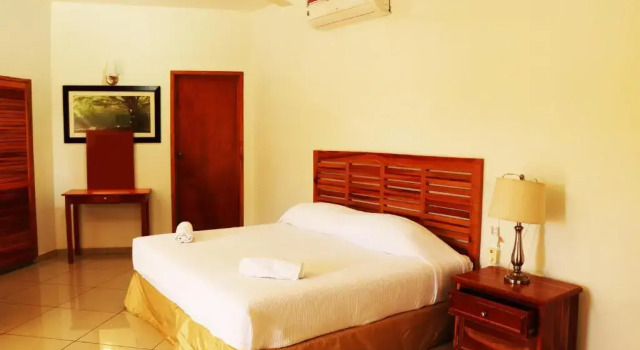 Полулюкс с видом на бассейн Hotel Scarlette