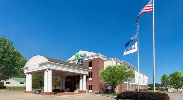 Кровать в общем номере Holiday Inn Express Minden by IHG