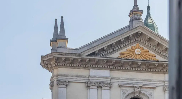[5 min Historic Center] Luxury White Lotus Mansion, Забронировать Апартаменты/квартира Отели Комо с парковкой, рядом с Площадь Кавур, Парковка