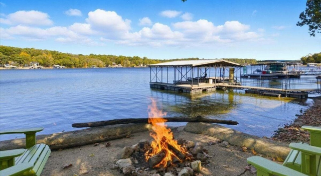 Lakefront Home w/ Private Dock, Boat Slip, Firepit & Sunset Views at MM5, Prenota Casa vacanze Gravois Mills Missouri