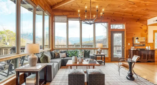 Коттедж Chestnut by AvantStay Mountain Cabin w Treetop Views Hot Tub Game Room