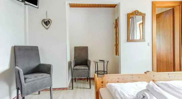 Holiday Home With Balcony, Rezerwuj Hotel Hotele w Salzburg z parkingiem, Parking