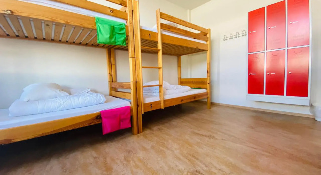 Кровать в общем номере Bus Hostel Reykjavik