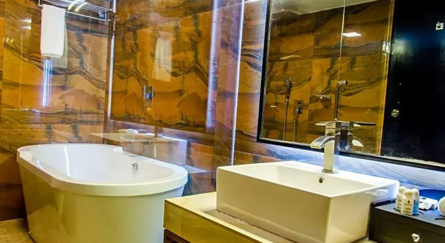 Camera Business Executive Inn