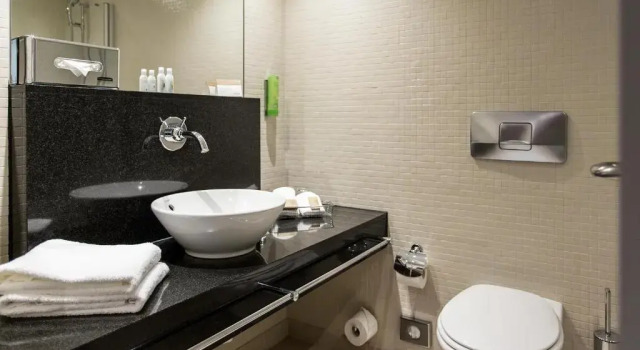 Двухместный номер Superior Mövenpick Hotel Lausanne