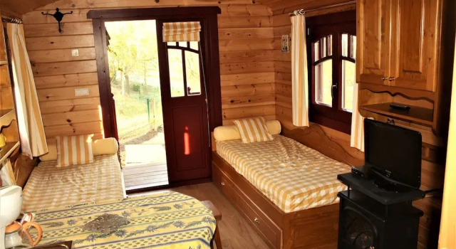 La Gypsy Caravan, Rezervovat Hotel Rivière Francie