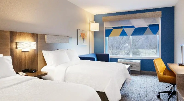 Четырёхместный люкс Holiday Inn Express & Suites Charlotte Airport Are