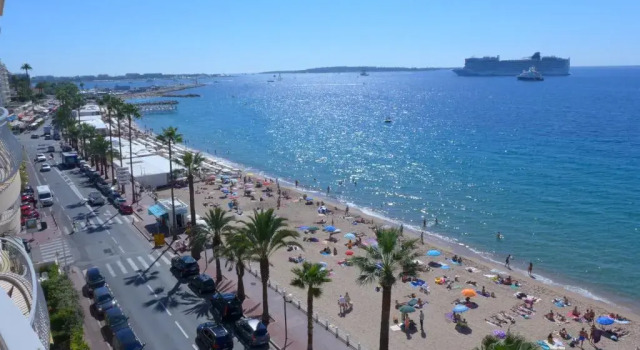Апартаменты Beautiful 3 bedroom. Direct sea view. 401