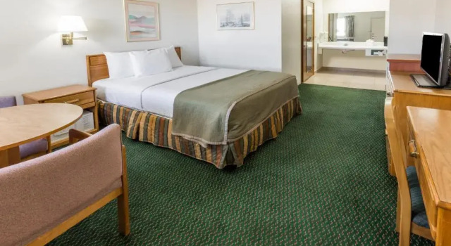 Люкс Deluxe Howard Johnson by Wyndham Roseburg