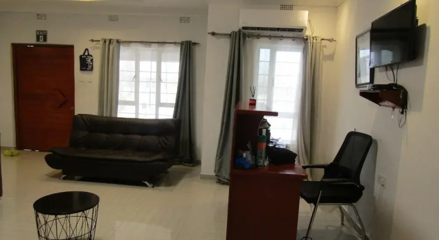Lilly Petals Guest House, Prenota Affittacamere Hotel a Ngamiland East con piscina, Piscina