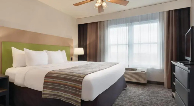 Двухместный люкс c 1 комнатой Country Inn & Suites by Radisson, Galena, IL