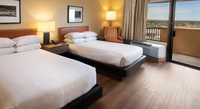 Четырёхместный номер Standard Hotel Albuquerque At Old Town