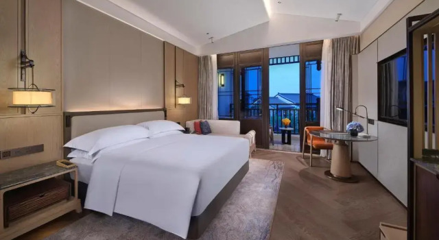 Двухместный номер Deluxe с балконом и с видом на сад Doubletree By Hilton Yancheng Dayangwan
