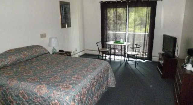 Deer Run Motor Inn, Varaa Hotelli Hotellit New England uima-altaalla, Uima-allas